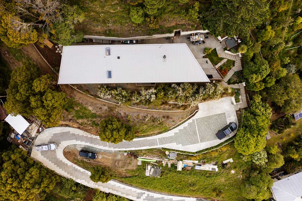 Irving Smith Architects designs Feather House