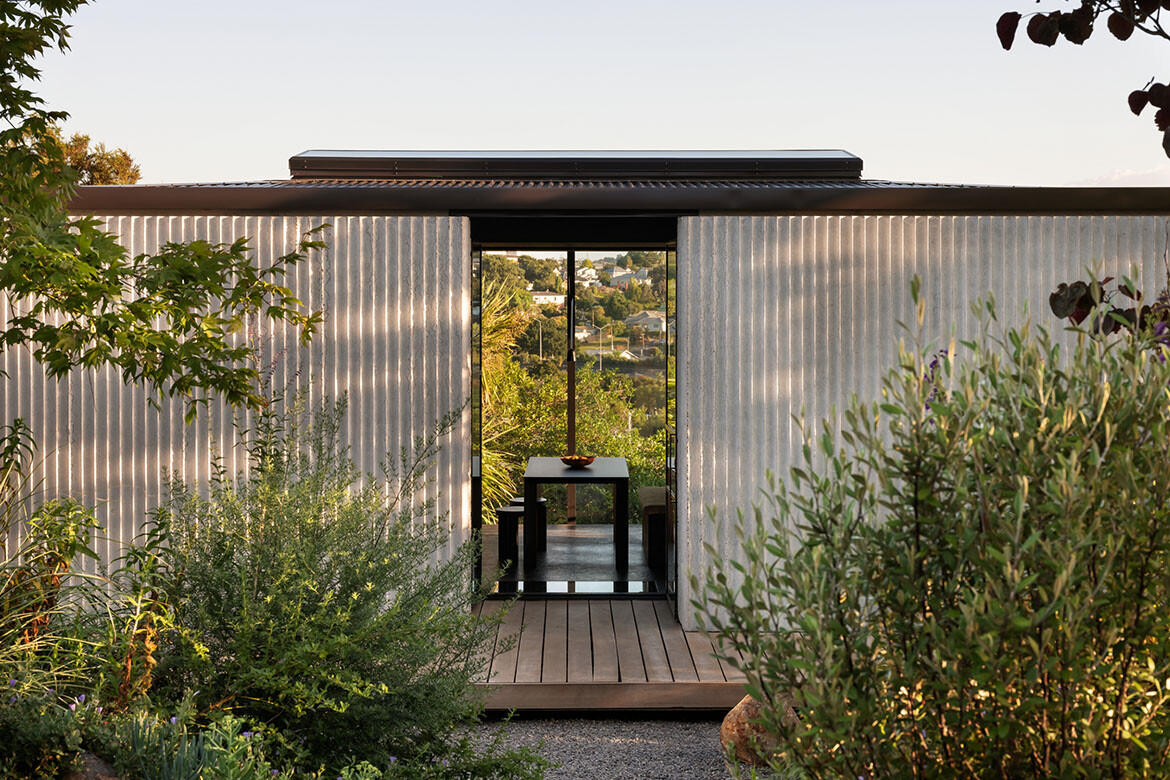 Lightly Weighted House turns its back on a northern aspect to craft a softer interior experience